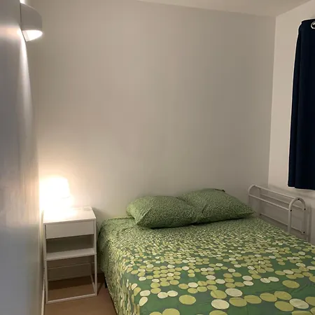 F3 Renouvier Centre شقة *